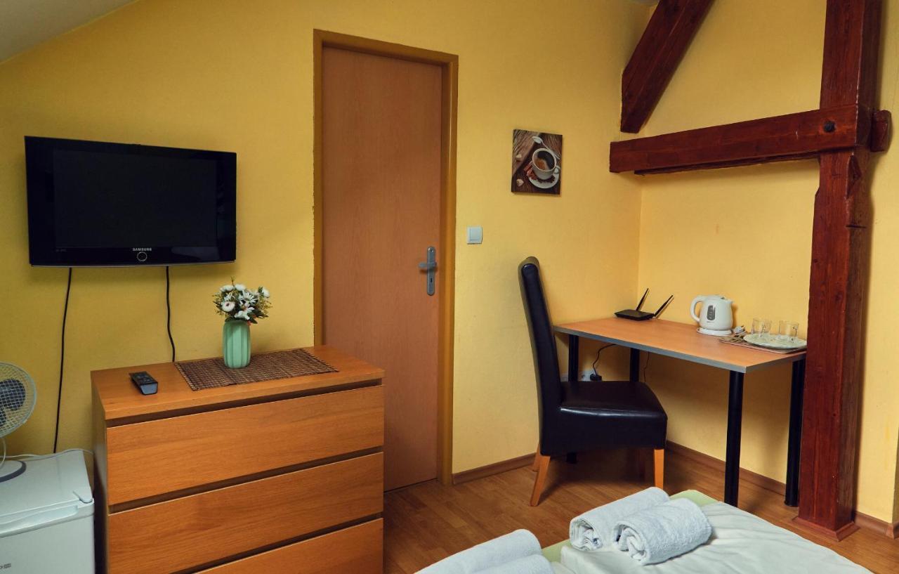 Penzion Fox Nemšová Dış mekan fotoğraf