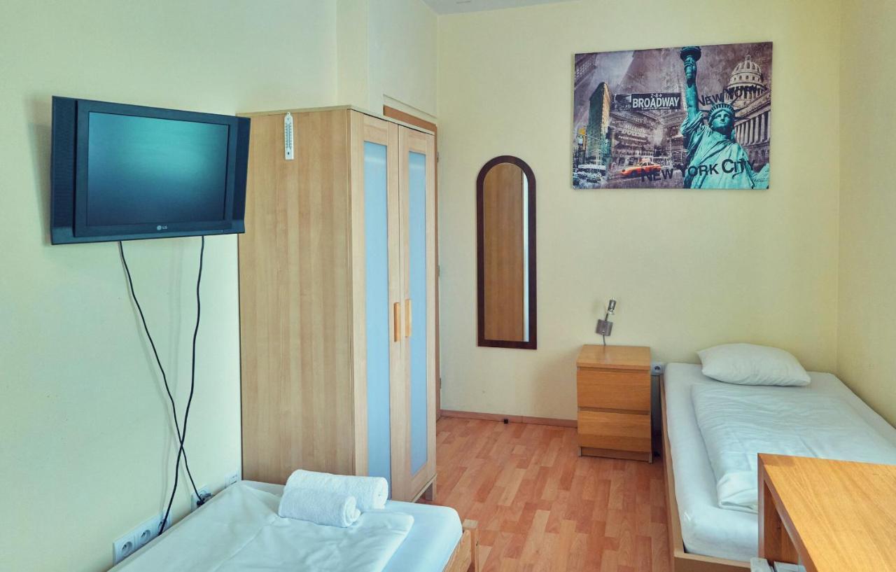 Penzion Fox Nemšová Dış mekan fotoğraf
